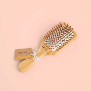Brosse à cheveux en bambou mini format - Bébé LoupBKind