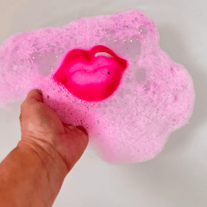 Bombe de bain Bisou à la fraise - Bébé LoupSavonnerie Poussière d'Étoile