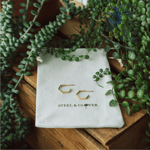 Boucle d'oreille Créoles hexagonales - Bébé LoupSteel & Clover