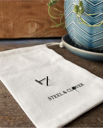 Boucle d'oreille Mini - barre - Bébé LoupSteel & Clover