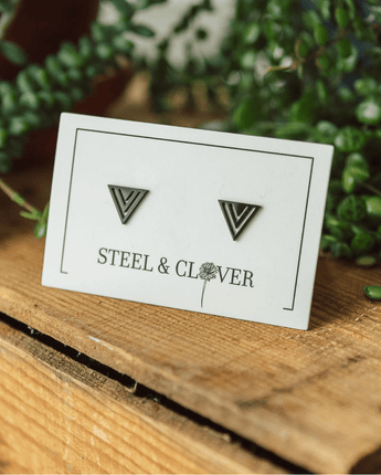 Boucle d'oreille Pinnacle - Bébé LoupSteel & Clover