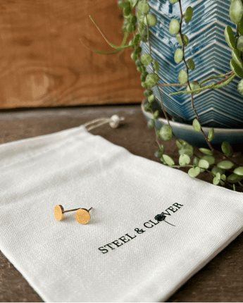 Boucle d'oreille Point doré - Bébé LoupSteel & Clover