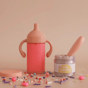 Gâteau d'anniversaire et lait à la fraise - Bébé LoupTiny Harlow