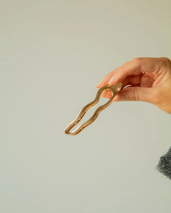 Pince dorée abstraite - Bébé LoupAndi