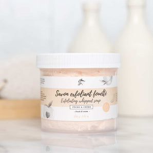 Savon fouetté à la pêche (exfoliant) - Bébé LoupSavonnerie Poussière d'Étoile